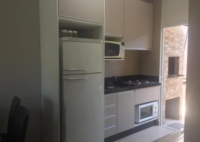 Casa Enseada próximo ao mar e comércios